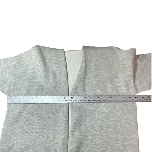 Aritzia Light Gray Women's Cardigan - Picture 6 of 10